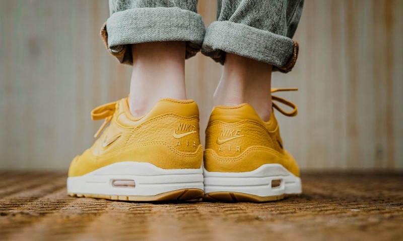 Nike air max hotsell 1 premium sc yellow